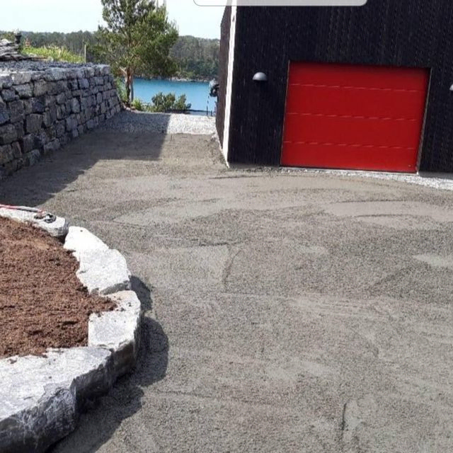 Uteområde med mur